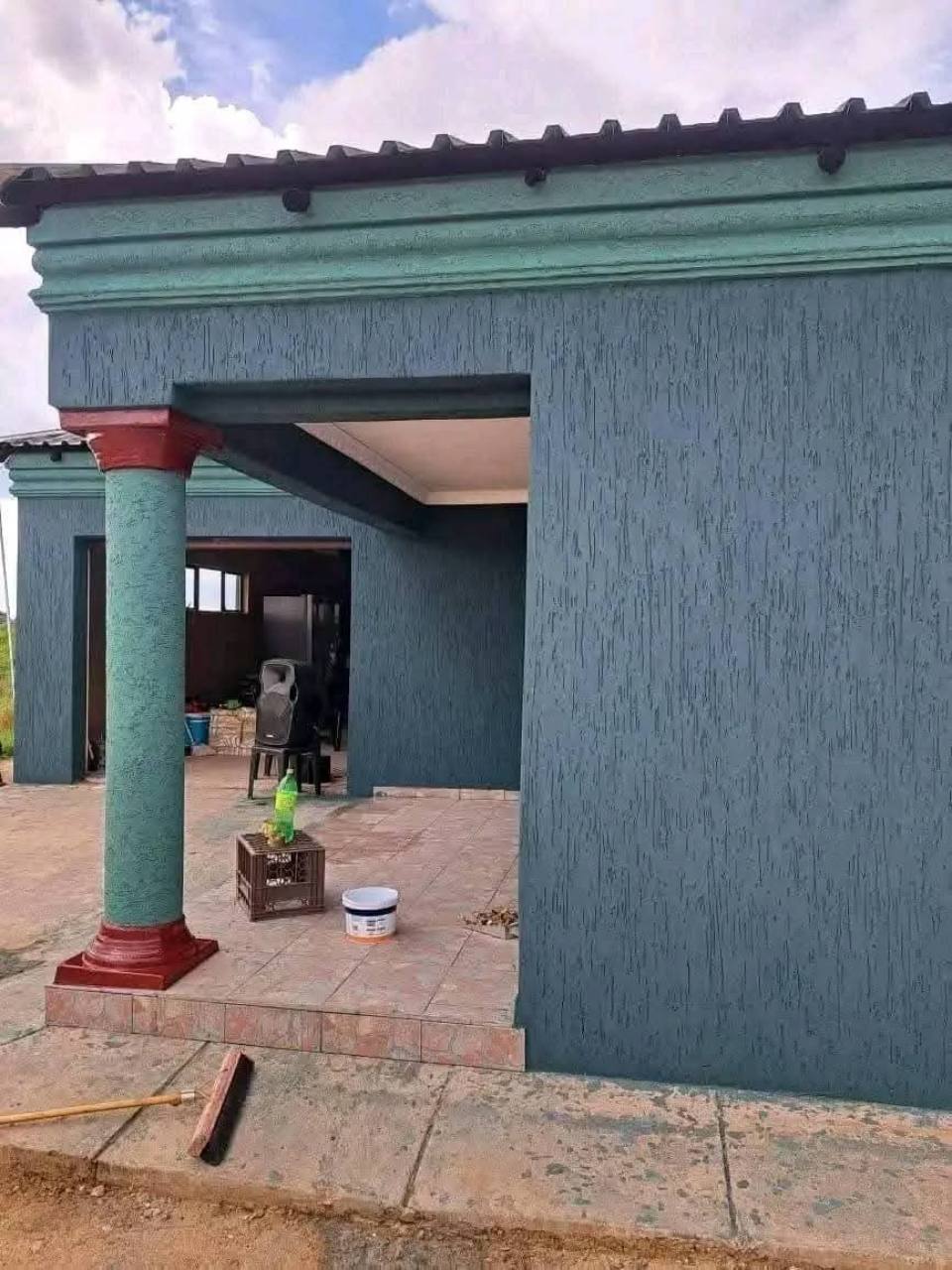 Blue-grey Gamazine textured finish on an exterior house wall